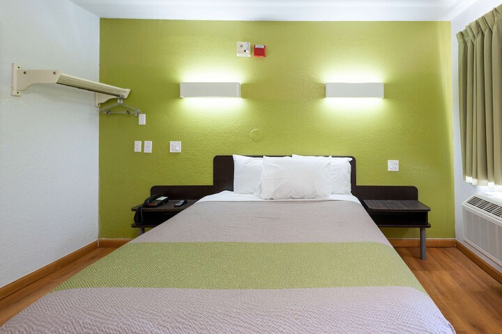 Room 30 of 34