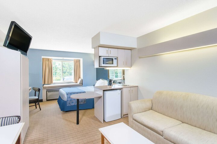 Room 7 of 16