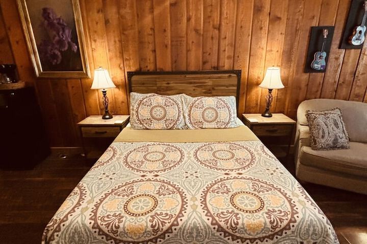 The Iris Garden Downtown Cottages and Suites
