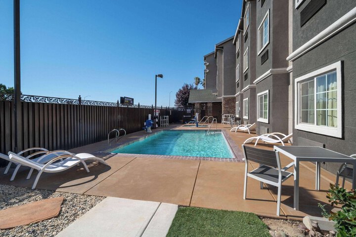Microtel Inn & Suites by Wyndham Tracy