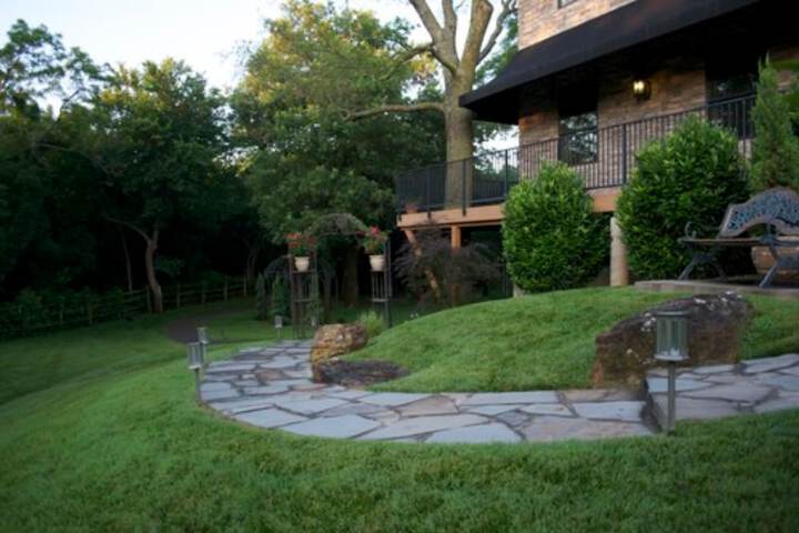 Two Hearts Inn