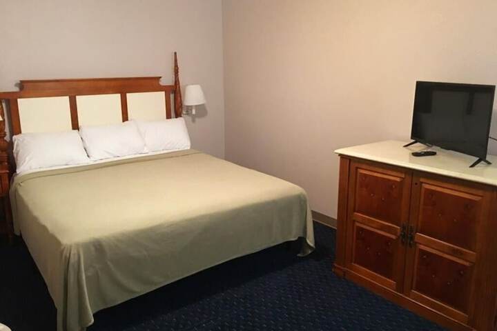 Room 7 of 8