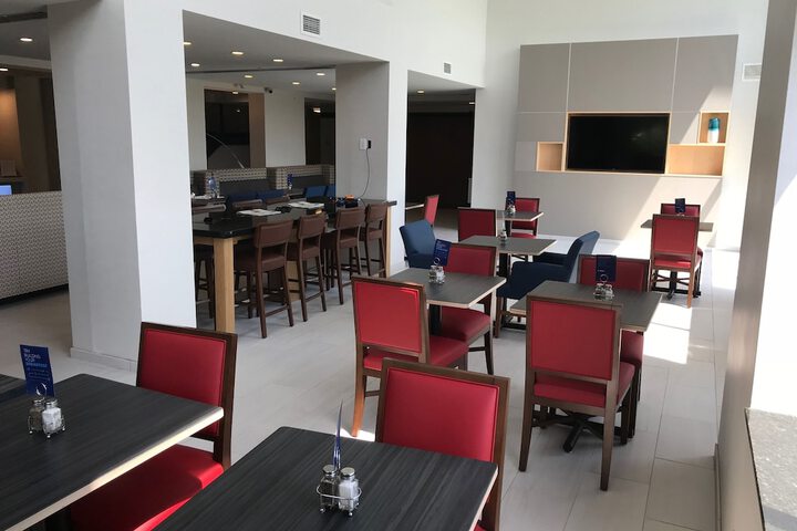 Holiday Inn Express Hotel & Suites Rochester - Victor by IHG