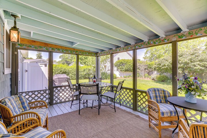 Old Saybrook Home w / Screened Porch & Ocean View!
