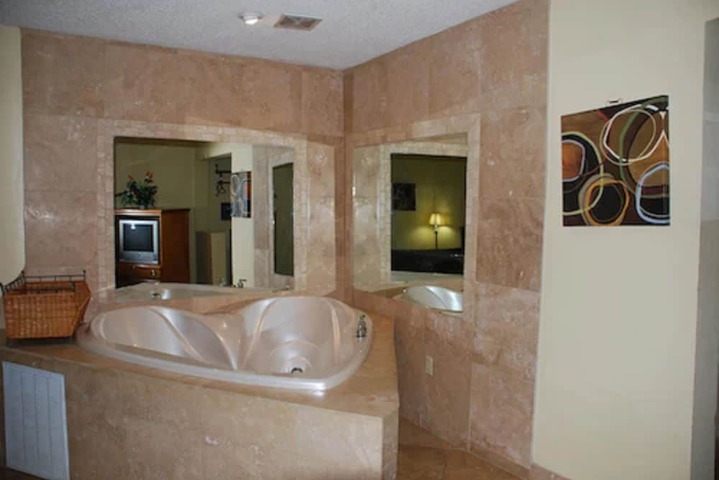 Room 10 of 17