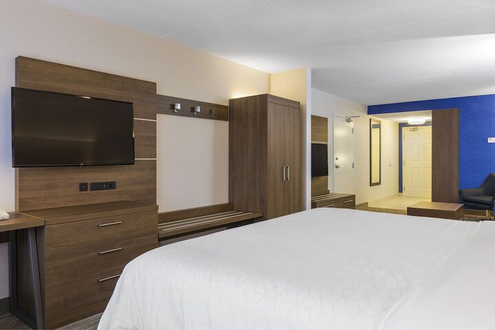 Holiday Inn Express & Suites North Bay by IHG
