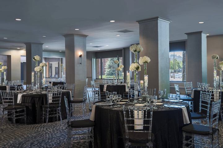 Ballroom/Hall 28 of 39