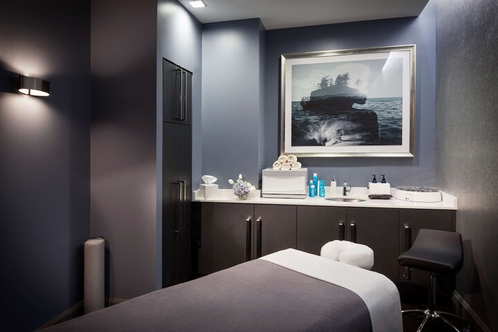 The Logan Philadelphia Curio Collection by Hilton