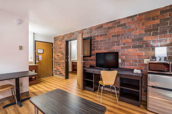 Room 6 of 27