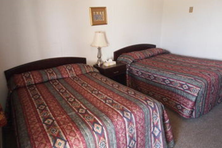 Lakeside Motor Inn