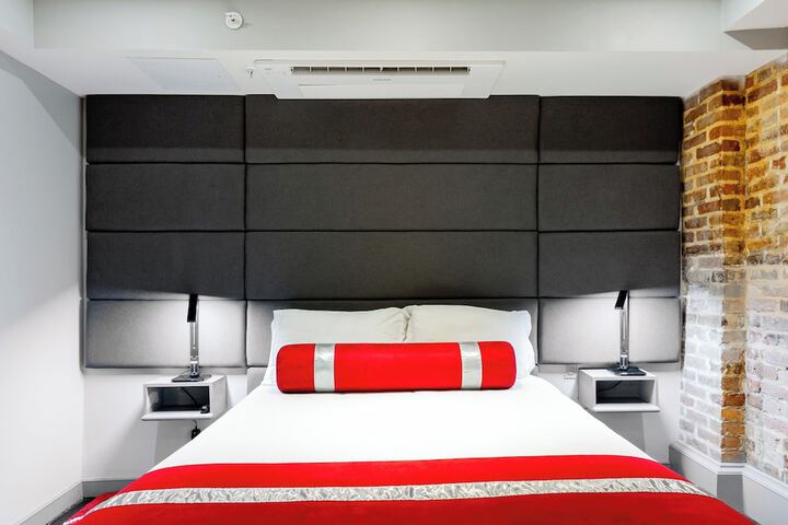 Room 210 of 488