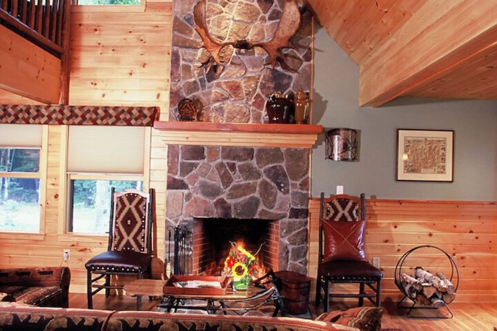Upscale Fryeburg Cabin: Hot Tub + Billiards Table!