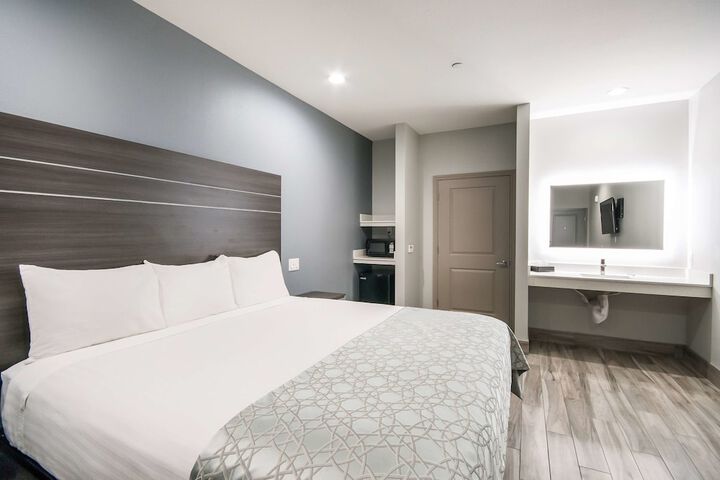 Room 15 of 28