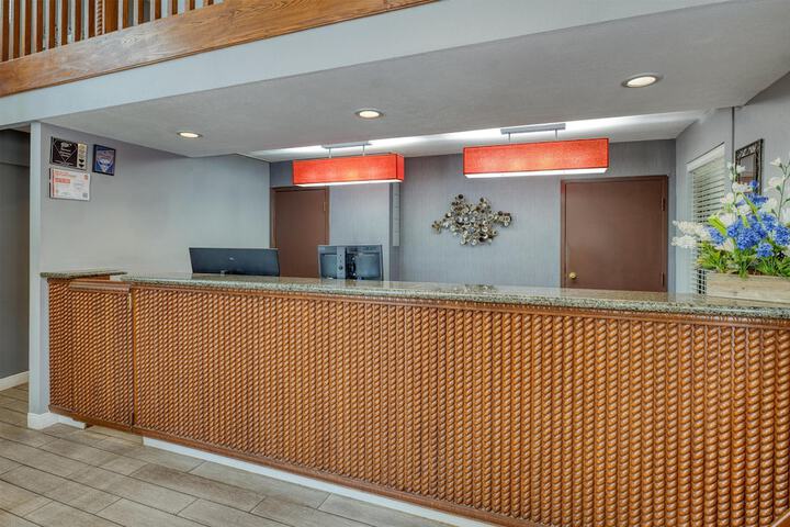 SureStay by Best Western Kansas City Country Inn North