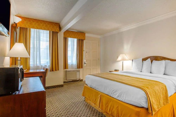 Room 27 of 29