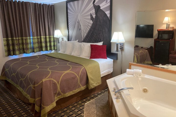 Super 8 by Wyndham Chisago City