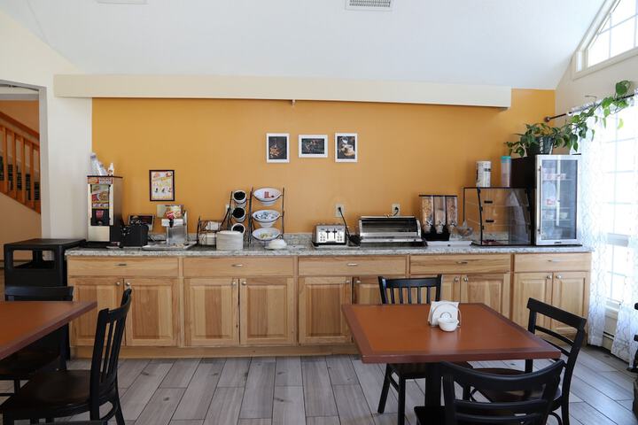 Breakfast/Coffee Service 75 of 103