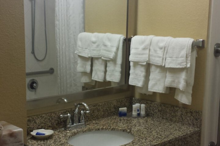 Room 6 of 34