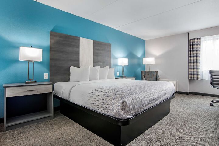 Room 10 of 32