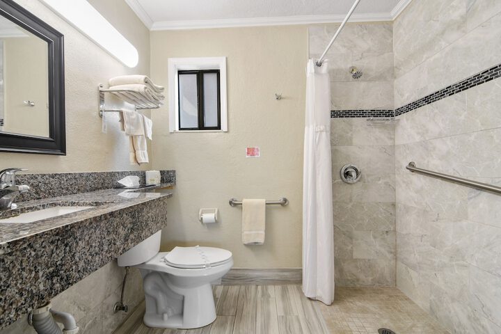 Room 8 of 25
