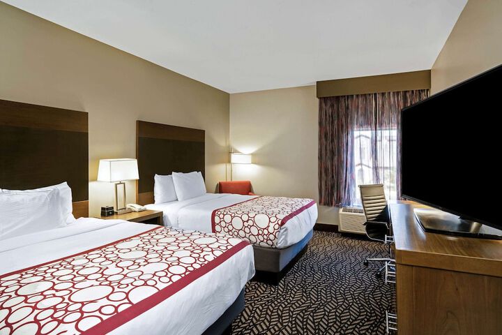 Room 27 of 38