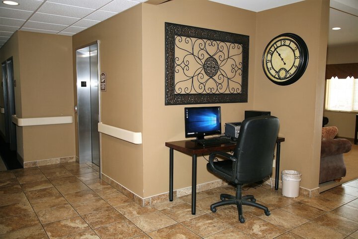 Business Center 37 of 37