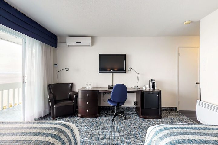 Room 35 of 69