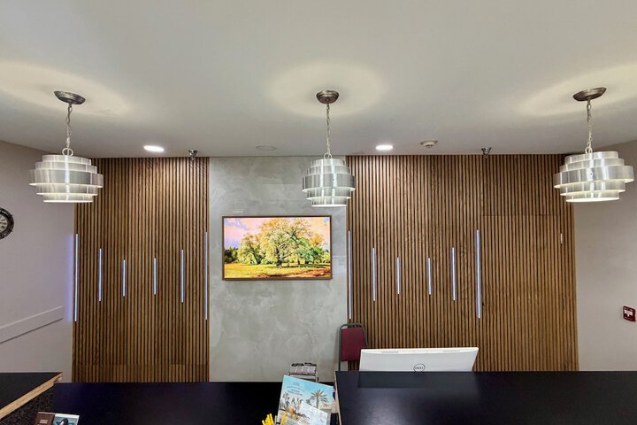 Days Inn & Suites by Wyndham Morris / I-80