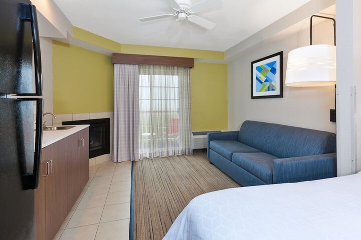 Holiday Inn Express & Suites Petoskey by IHG