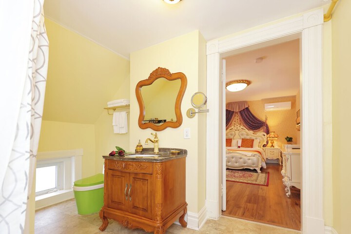 Room 85 of 252