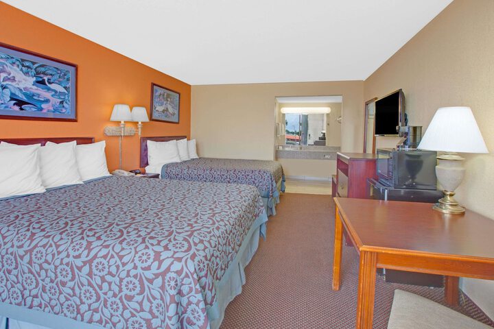 Room 6 of 18