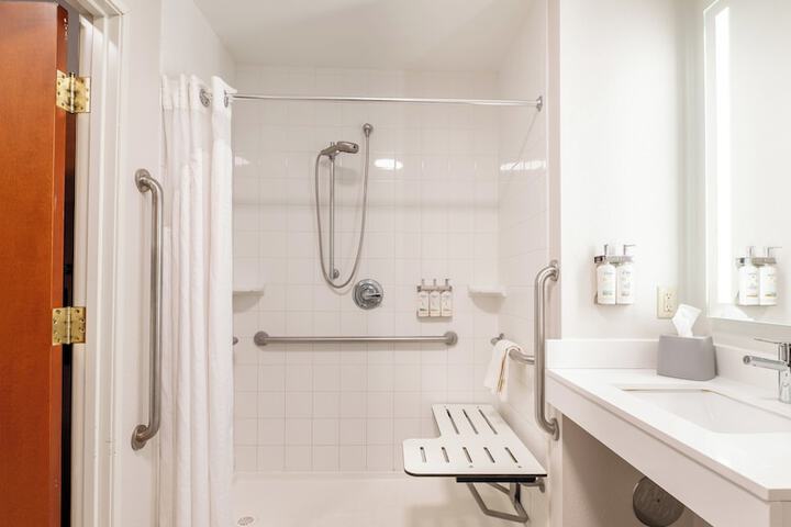 Holiday Inn Express Hotel & Suites ANDERSON NORTH by IHG