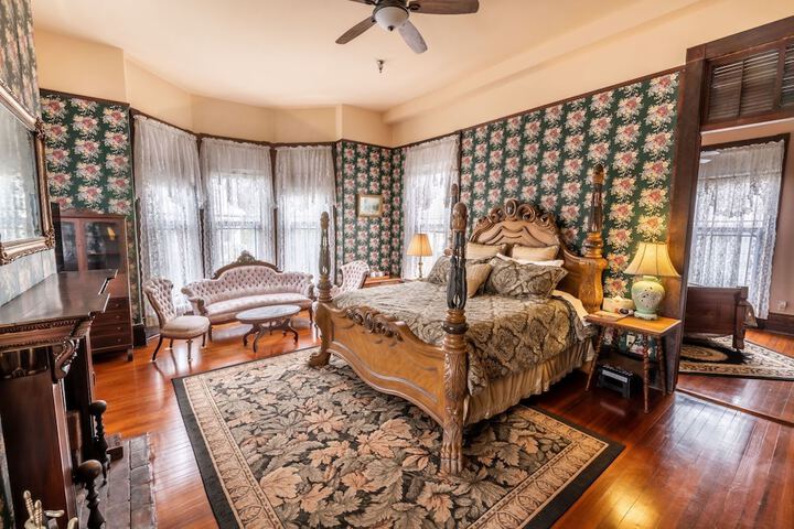 Room 27 of 33