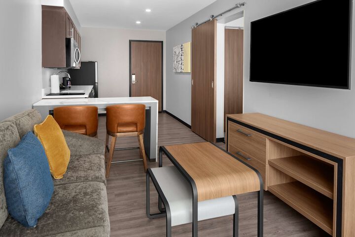 Room 33 of 54