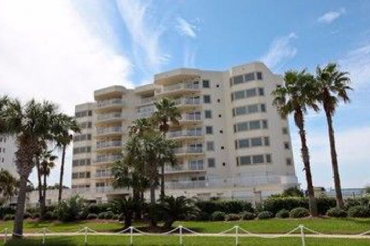 Waterview Towers Yacht Club by Holiday Isle