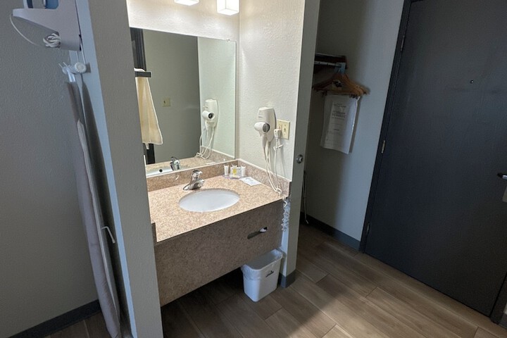 Room 32 of 69
