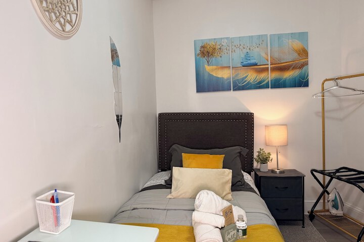 Modern Private Share Bedroom Bus stop to NYC