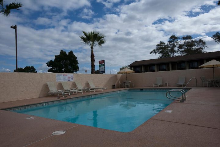 Pool 11 of 33