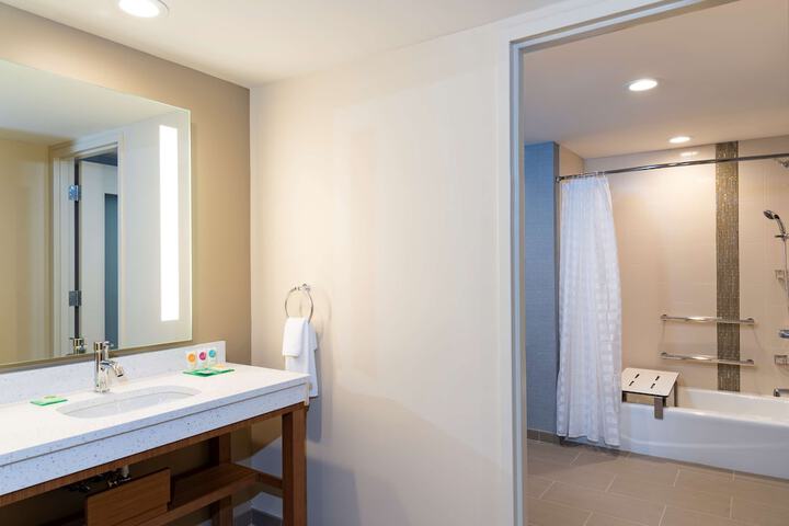 Hyatt Place Flint / Grand Blanc