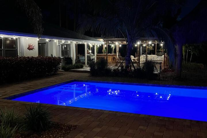 Private Tropical Paradise Guesthouse!