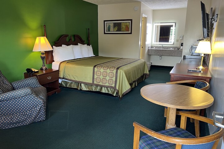Room 15 of 23