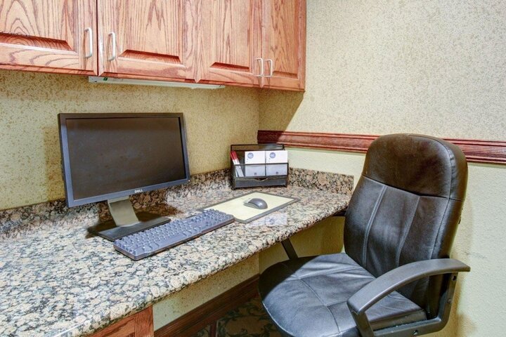 Business Center 42 of 45