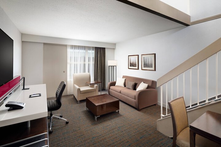 Room 30 of 102