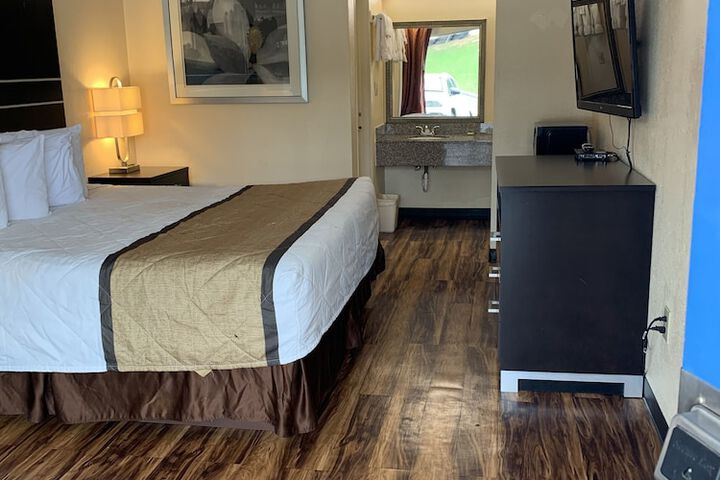 Room 13 of 30