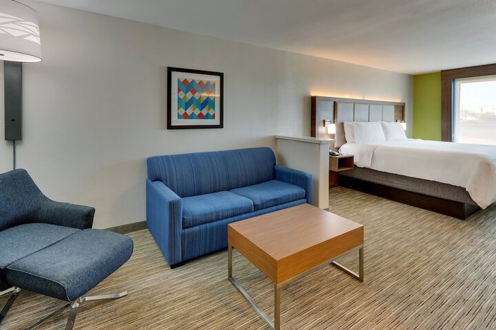 Room 14 of 37