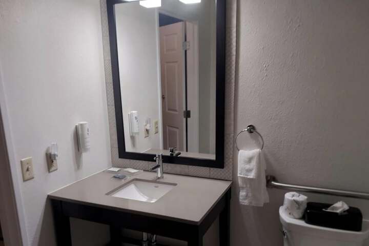 Country Inn & Suites by Radisson Platteville, WI