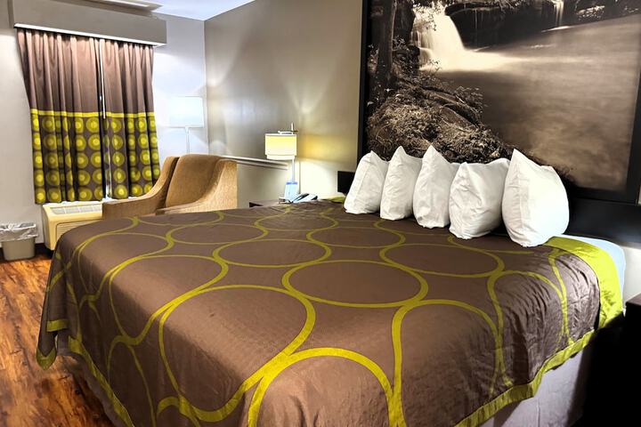 Super 8 by Wyndham Alexander City