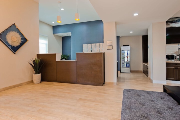 Best Western Plus New Barstow Inn & Suites