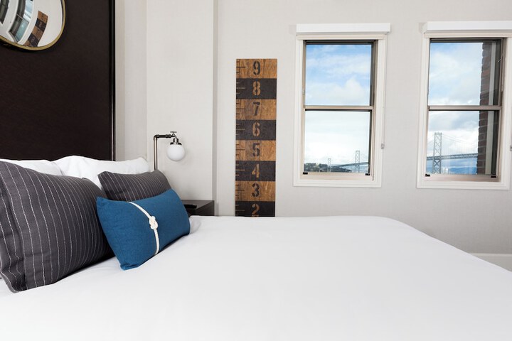 Room 16 of 34