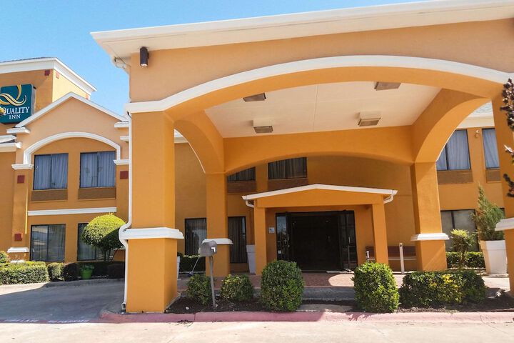 Hotel 5 of 71